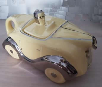 Examples of an post war Sadler OKT42 teapots